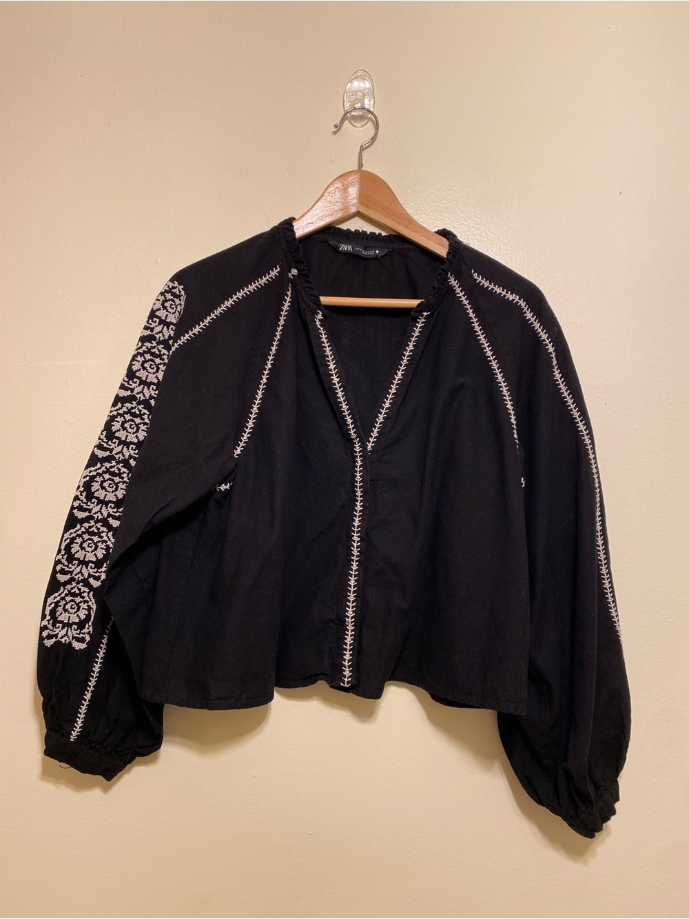 Zara Black Top with White Embroidered Sleeves. Size M Style7200/007/800